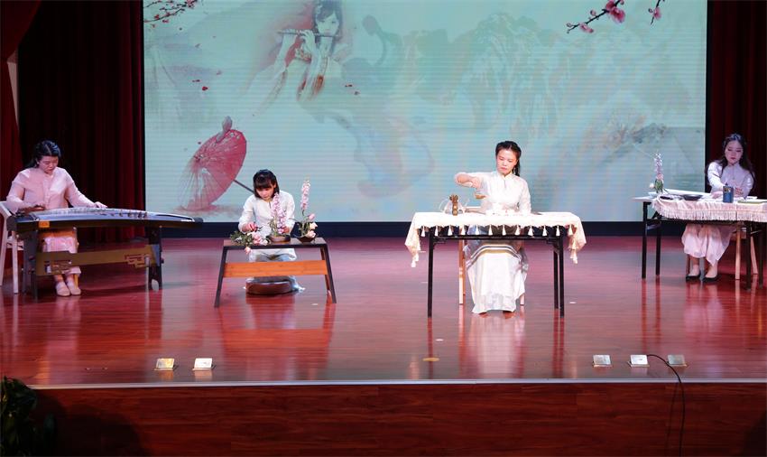 万象城在线2019年度工作动员大会---传统文化展示《茶花墨韵》