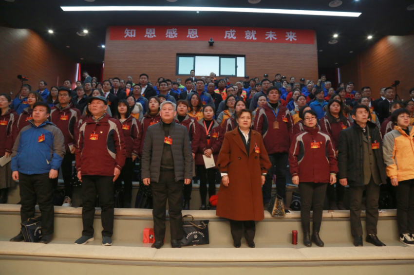 万象城在线2019年度工作动员大会---舞蹈《花开树恩》