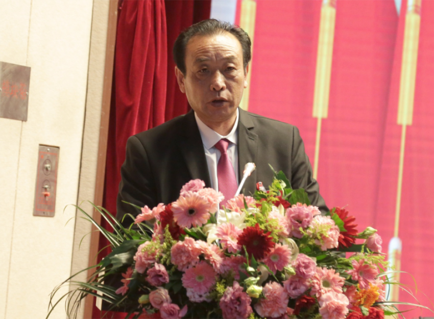 万象城在线第一届党委班子选举大会---宝润实业集团党委常委、纪委副书记郑军同志作纪委工作报告